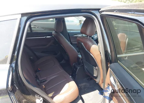 2017 BMW X1 xDrive28I z USA, uszkodzony, nr VIN WBXHT3Z3XH4A55638